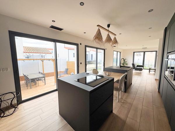 VILLELONGUE DE LA SALANQUE - Maison récente 4 pièces de 102 m² avec GRAND GARAGE et JARDIN de 586 m²