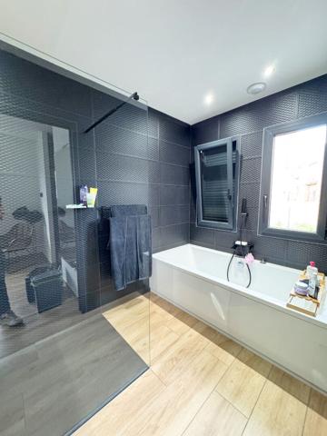 VILLELONGUE DE LA SALANQUE - Maison récente 4 pièces de 102 m² avec GRAND GARAGE et JARDIN de 586 m²