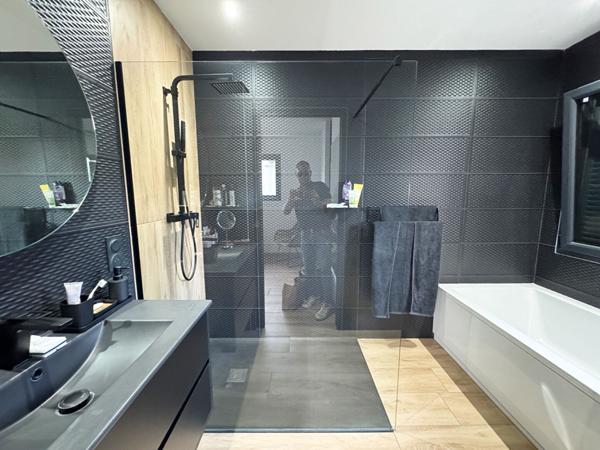 VILLELONGUE DE LA SALANQUE - Maison récente 4 pièces de 102 m² avec GRAND GARAGE et JARDIN de 586 m²