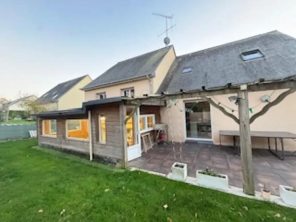 ARGENTRÉ (53210) Maison familiale récente en demi-niveaux