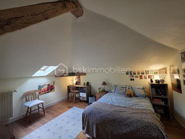Maison en pierre de caractère – Calme absolu – à vendre sur Barbaste
Amoureux de la pierre, de l’espace et de la nature, ce bien est fait pour vous.
Nichée dans un environnement préservé, sans aucune nuisance ni vis-à-vis, cette superbe maison en pierre située à Barbaste offre un cadre de vie rare, alliant authenticité, confort moderne et beaux volumes.

Développée sur deux niveaux, la maison se compose :
  Au rez-de-chaussée :
Un hall d’entrée accueillant
Une buanderie
Un WC indépendant
Une vaste pièce de vie 
Une cuisine fonctionnelle
Un salon chaleureux avec une belle cheminée
Une suite parentale d'une superficie de plus de 24 m² avec salle d’eau et wc 

   À l’étage / Mezzanine :
Une mezzanine ouverte sur le salon, apportant volume et cachet, idéale pour créer un espace bureau donnant sur un balcon 
Une seconde suite parentale mansardée avec salle de bain ,WC dressing d'une superficie d'environ 24 m²

A l'opposé de la maison un palier desservant deux belles chambres de 15 m² et 25 m² avec une salle de bain attenante avec wc douche et baignoire.

   Au total :
4 chambres
2 salles de bain + 1 salle d’eau
4 WC

  Prestations et confort
Chauffage par pompe à chaleur air /eau avec radiateurs
Cheminée
Production d’eau chaude thermodynamique (2021)
Double vitrage
Volets bois
Assainissement individuel avec pompe de relevage

   Extérieurs & dépendances
Implantée sur un magnifique jatdin arboré et clôturé de 6 040 m², la propriété offre un véritable havre de paix :
Piscine 10 x 5 m, au sel, avec volet immergé, idéale pour profiter des beaux jours
Cellier, chaufferie attenant à la maison
Abri bois et espaces de stockage

Fort potentiel : possibilité de créer un gîte, ou un espace indépendant

- Taxe foncière : 2 600 €

  Les + du bien
✔ Maison en pierre pleine de charme
✔ Beaux volumes et distribution fonctionnelle
✔ Calme absolu, aucun vis-à-vis
✔ Piscine et grand terrain

j'ai hâte de vous faire découvrir cette propriété