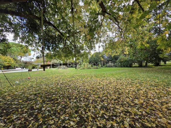 Maison en pierre de caractère – Calme absolu – à vendre sur Barbaste
Amoureux de la pierre, de l’espace et de la nature, ce bien est fait pour vous.
Nichée dans un environnement préservé, sans aucune nuisance ni vis-à-vis, cette superbe maison en pierre située à Barbaste offre un cadre de vie rare, alliant authenticité, confort moderne et beaux volumes.

Développée sur deux niveaux, la maison se compose :
  Au rez-de-chaussée :
Un hall d’entrée accueillant
Une buanderie
Un WC indépendant
Une vaste pièce de vie 
Une cuisine fonctionnelle
Un salon chaleureux avec une belle cheminée
Une suite parentale d'une superficie de plus de 24 m² avec salle d’eau et wc 

   À l’étage / Mezzanine :
Une mezzanine ouverte sur le salon, apportant volume et cachet, idéale pour créer un espace bureau donnant sur un balcon 
Une seconde suite parentale mansardée avec salle de bain ,WC dressing d'une superficie d'environ 24 m²

A l'opposé de la maison un palier desservant deux belles chambres de 15 m² et 25 m² avec une salle de bain attenante avec wc douche et baignoire.

   Au total :
4 chambres
2 salles de bain + 1 salle d’eau
4 WC

  Prestations et confort
Chauffage par pompe à chaleur air /eau avec radiateurs
Cheminée
Production d’eau chaude thermodynamique (2021)
Double vitrage
Volets bois
Assainissement individuel avec pompe de relevage

   Extérieurs & dépendances
Implantée sur un magnifique jatdin arboré et clôturé de 6 040 m², la propriété offre un véritable havre de paix :
Piscine 10 x 5 m, au sel, avec volet immergé, idéale pour profiter des beaux jours
Cellier, chaufferie attenant à la maison
Abri bois et espaces de stockage

Fort potentiel : possibilité de créer un gîte, ou un espace indépendant

- Taxe foncière : 2 600 €

  Les + du bien
✔ Maison en pierre pleine de charme
✔ Beaux volumes et distribution fonctionnelle
✔ Calme absolu, aucun vis-à-vis
✔ Piscine et grand terrain

j'ai hâte de vous faire découvrir cette propriété
