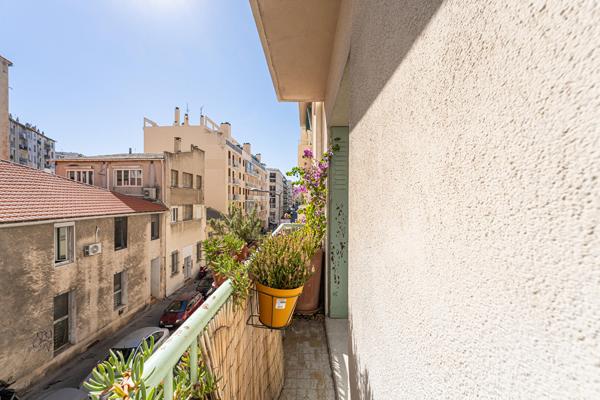 Appartement familial avec balcon végétalisé – Endoume 7ème