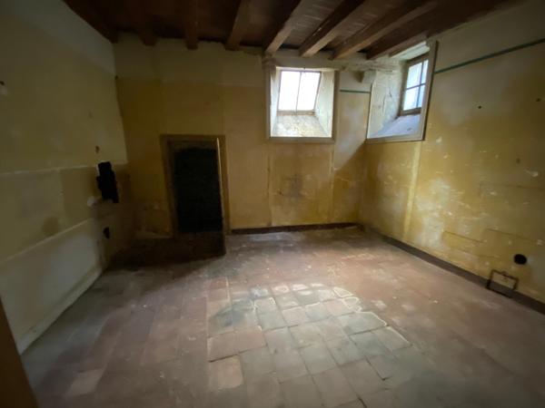 Spécial investisseur, bel immeuble de rapport à rénover