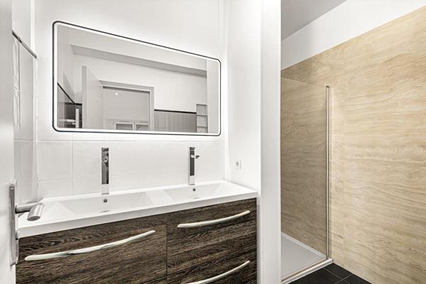 Appartement rénové de plain-pied 3 pièces au coeur du village de Peymeinade