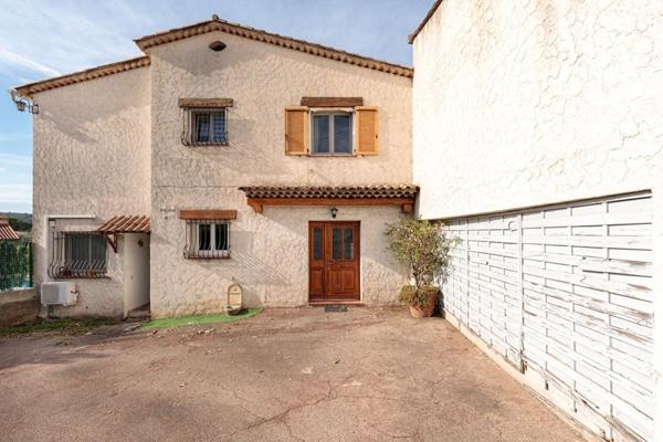 Appartement rénové de plain-pied 3 pièces au coeur du village de Peymeinade