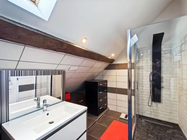 Maison de caractère en centre-ville 180 m² - DOUVAINE (74)