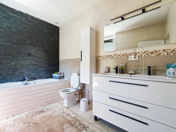 Maison de caractère en centre-ville 180 m² - DOUVAINE (74)