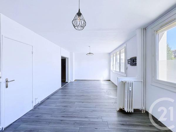 Appartement F3 à vendre  3 pièces - 53,20 m 2   LAVAL  - 53