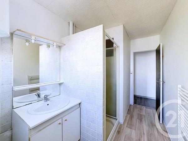 Appartement F3 à vendre  3 pièces - 53,20 m 2   LAVAL  - 53