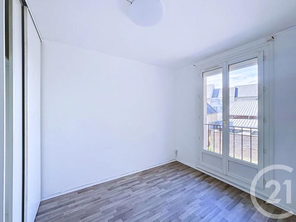 Appartement F3 à vendre  3 pièces - 53,20 m 2   LAVAL  - 53