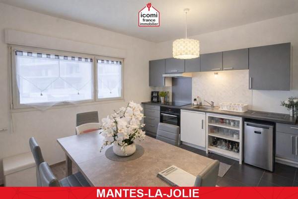 A VENDRE - APPARTEMENT T3 AVEC TERRASSE ET PARKING 2 VOITURES - BELLE PIECE DE VIE AVEC CUISINE US - TERRASSE - ETAT IMPECCABLE