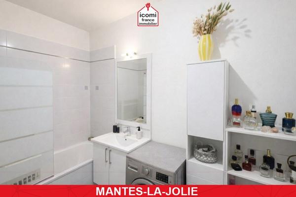 A VENDRE - APPARTEMENT T3 AVEC TERRASSE ET PARKING 2 VOITURES - BELLE PIECE DE VIE AVEC CUISINE US - TERRASSE - ETAT IMPECCABLE