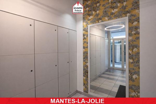 A VENDRE - APPARTEMENT T3 AVEC TERRASSE ET PARKING 2 VOITURES - BELLE PIECE DE VIE AVEC CUISINE US - TERRASSE - ETAT IMPECCABLE