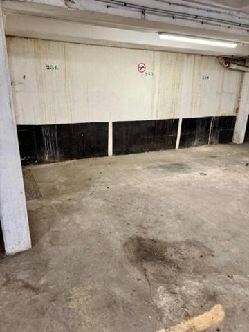 - 75013 PARIS - METRO GLACIERE - BD AUGUSTE BLANQUI - EMPLACEMENT PARKING -