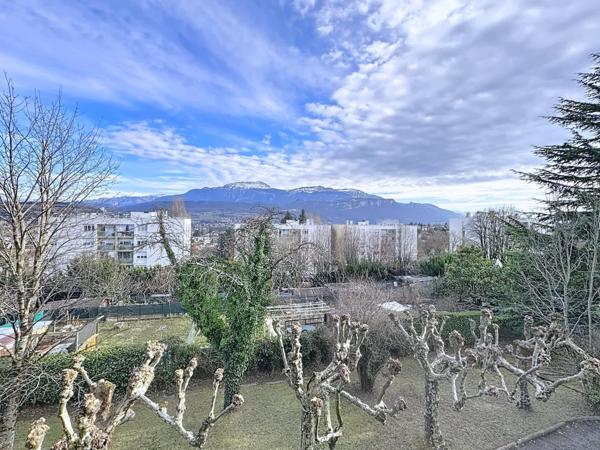 Maison familiale de 135 m² avec vue sur les massifs, quartier calme et recherché
