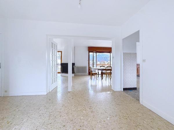 Maison familiale de 135 m² avec vue sur les massifs, quartier calme et recherché