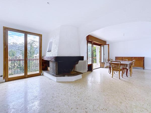 Maison familiale de 135 m² avec vue sur les massifs, quartier calme et recherché