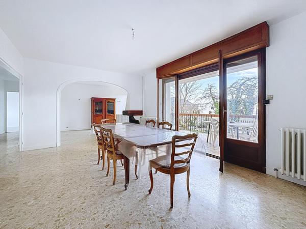 Maison familiale de 135 m² avec vue sur les massifs, quartier calme et recherché