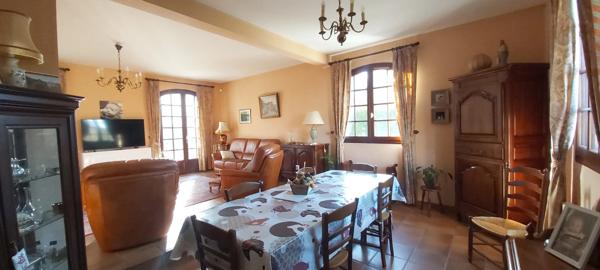 MAISON 5 CHAMBRES + SOUS-SOL + PISCINE