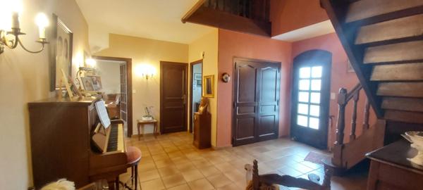MAISON 5 CHAMBRES + SOUS-SOL + PISCINE