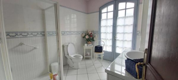 MAISON 5 CHAMBRES + SOUS-SOL + PISCINE