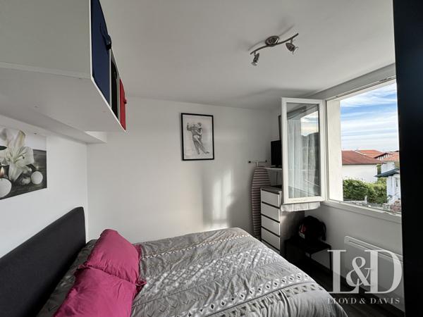 URRUGNE, APPARTEMENT AVEC BALCON ET À 2 PAS DE LA PLAGE ET DES COMMERCES