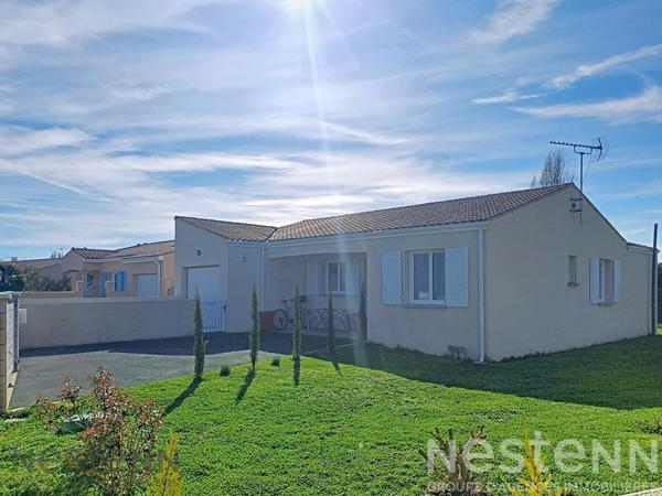 Maison à vendre dans un lotissement de Saujon, 82m², 3 chambres, garage, terrain de 677m²