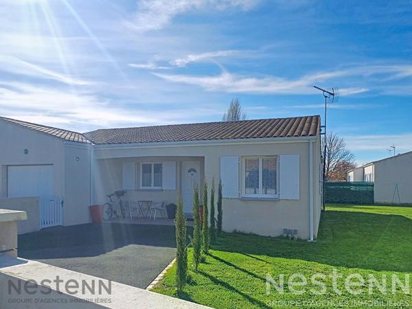 Maison à vendre dans un lotissement de Saujon, 82m², 3 chambres, garage, terrain de 677m²