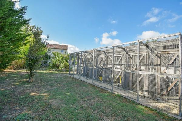 Maison rénovée de 4 chambres avec chatterie professionnelle