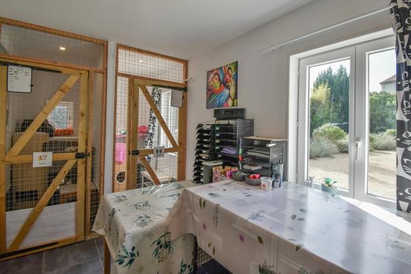 Maison rénovée de 4 chambres avec chatterie professionnelle