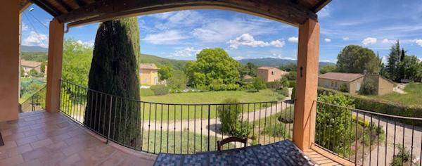 Gargas (84400) Villa avec vue dominante et vaste dépendance de 112 m² !