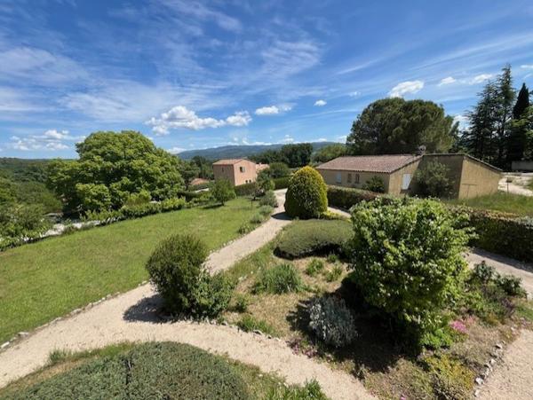 Gargas (84400) Villa avec vue dominante et vaste dépendance de 112 m² !