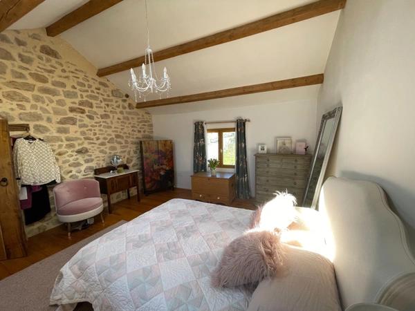 Maison de charme de 97 m2 habitable avec jardin plat de 1226 m2