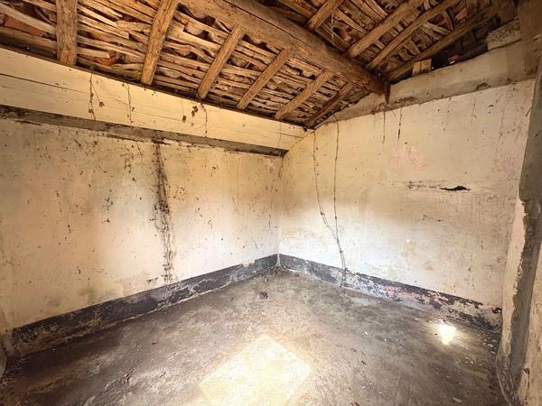 Maison à rénover avec dépendances et 16 870m2 de terrain Proche de AIRE SUR L'ADOUR (40)
