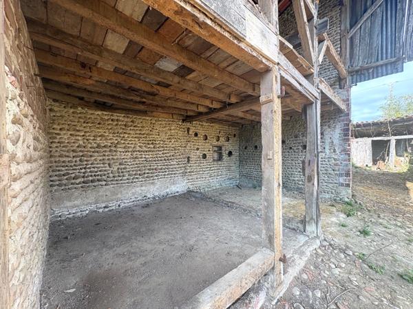 Maison à rénover avec dépendances et 16 870m2 de terrain Proche de AIRE SUR L'ADOUR (40)