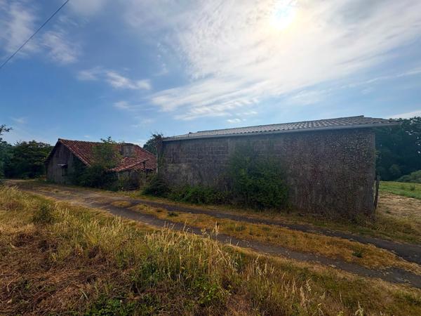 Maison à rénover avec dépendances et 16 870m2 de terrain Proche de AIRE SUR L'ADOUR (40)