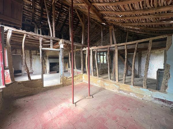 Maison à rénover avec dépendances et 16 870m2 de terrain Proche de AIRE SUR L'ADOUR (40)