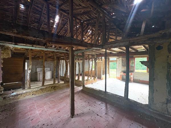 Maison à rénover avec dépendances et 16 870m2 de terrain Proche de AIRE SUR L'ADOUR (40)