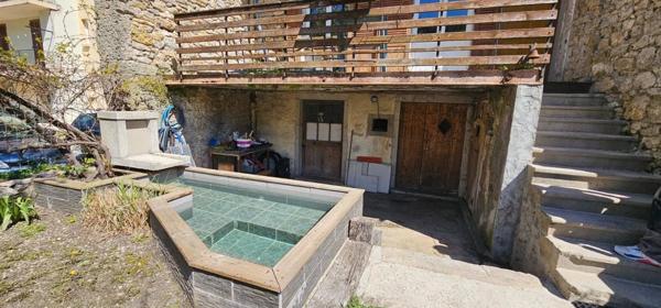 IMMEUBLE/MAISON en pierre 282 m2.