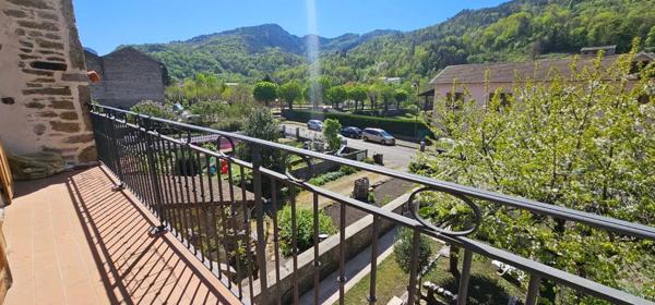 IMMEUBLE/MAISON en pierre 282 m2.