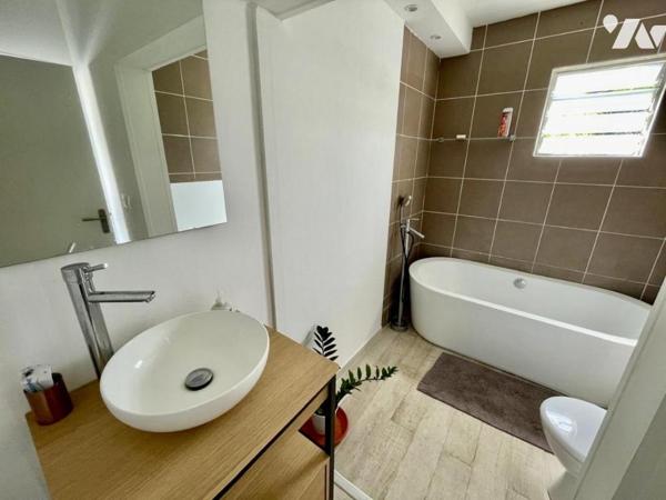 SALINE LES BAINS VILLA T4 PISCINE PROCHE LAGON