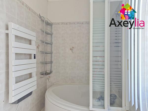 À VENDRE - MARS - MAISON 10 PIÈCES AVEC DÉPENDANCES