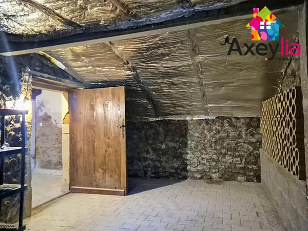 À VENDRE - MARS - MAISON 10 PIÈCES AVEC DÉPENDANCES