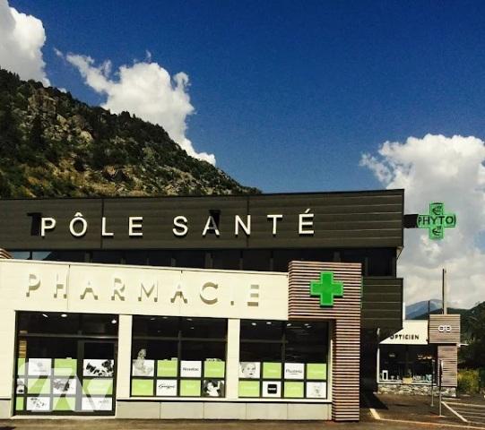 Pharmacie à l'entrée de la Haute Maurienne aux pieds de nombreuses stations.