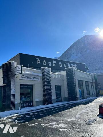 Pharmacie à l'entrée de la Haute Maurienne aux pieds de nombreuses stations.