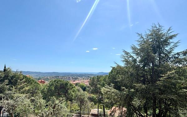 Appartement à vendre    3 pièces • 73 m2 Grasse