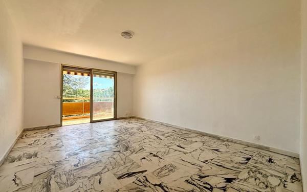 Appartement à vendre    3 pièces • 73 m2 Grasse
