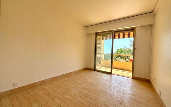 Appartement à vendre    3 pièces • 73 m2 Grasse
