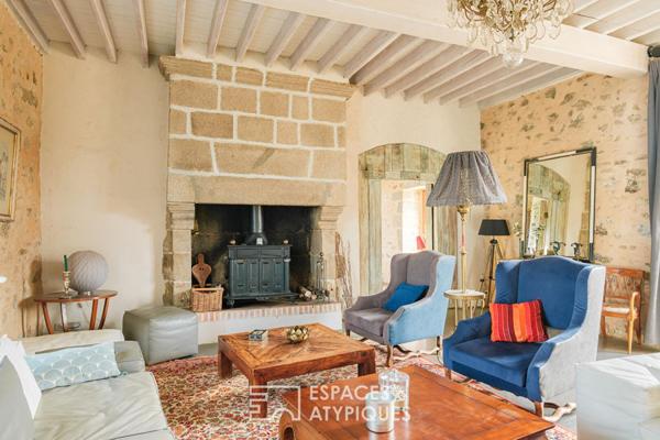 Propriété du XVIe avec gîtes, piscine et salle de réception